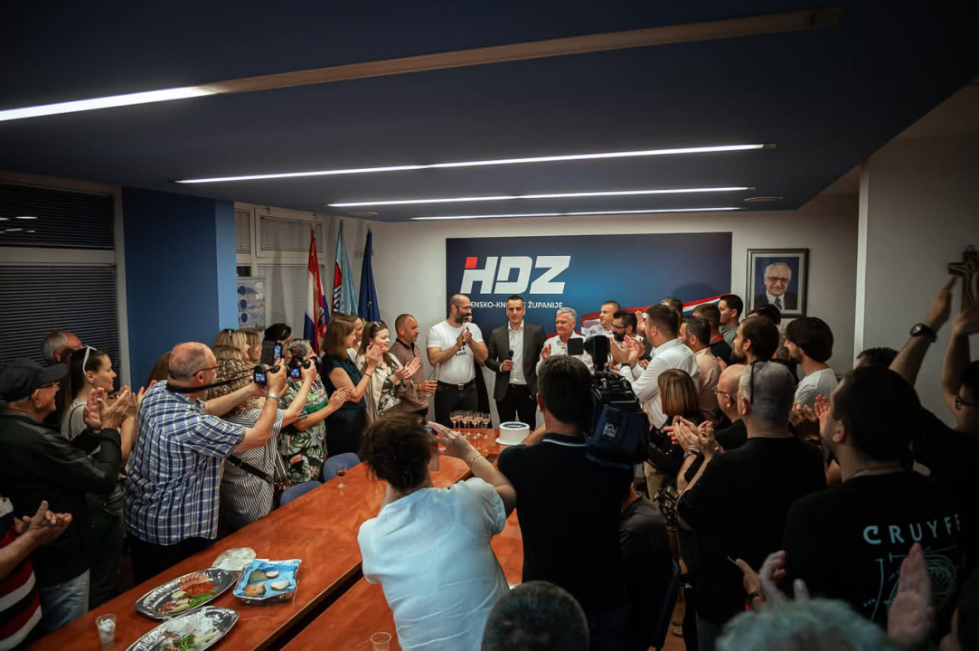 Burić i Rakić uvjerljivo slavili u Šibeniku i županiji, HDZ navodno dogovorio većinu u Županijskoj skupštini