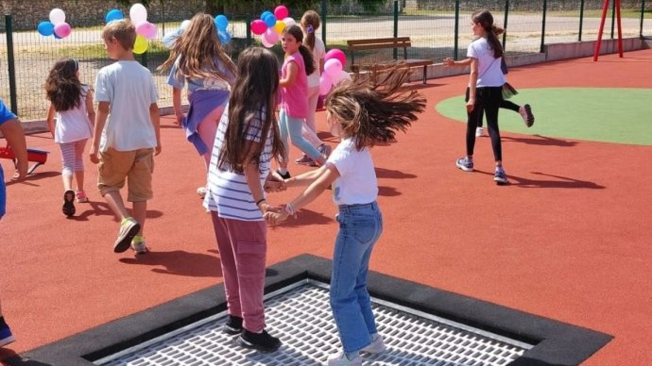 Postor za igru najmlađih: U Mirlović Zagori svečano otvoreno dječje igralište