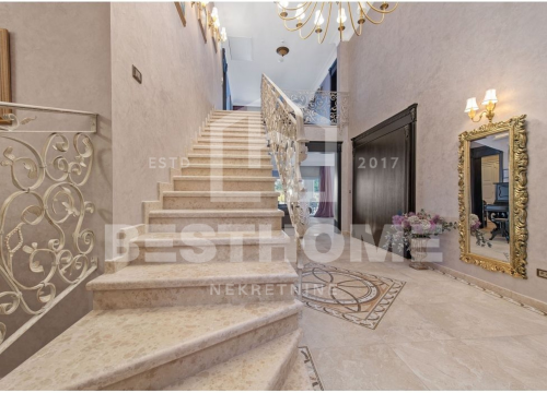 Fotografija 8 - 'Dvorac' u centru Vodica: Na oglasima osvanula luksuzna vila od 530 kvadrata