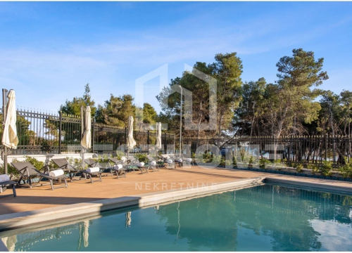 Fotografija 6 - 'Dvorac' u centru Vodica: Na oglasima osvanula luksuzna vila od 530 kvadrata