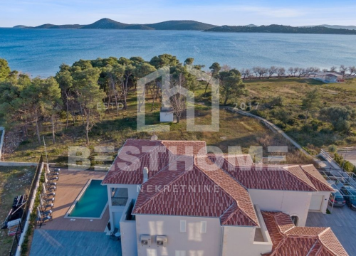 Fotografija 10 - 'Dvorac' u centru Vodica: Na oglasima osvanula luksuzna vila od 530 kvadrata