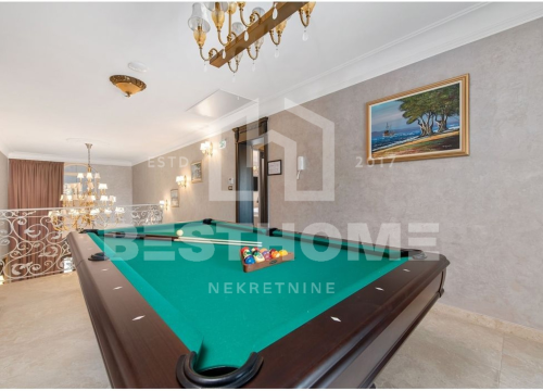 Fotografija 5 - 'Dvorac' u centru Vodica: Na oglasima osvanula luksuzna vila od 530 kvadrata