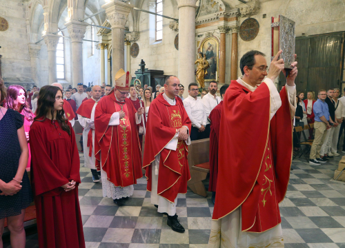 Fotografija 11 - Svečano proslavljena svetkovina Duhova u katedrali sv. Jakova