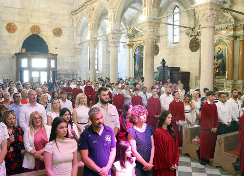 Fotografija 5 - Svečano proslavljena svetkovina Duhova u katedrali sv. Jakova