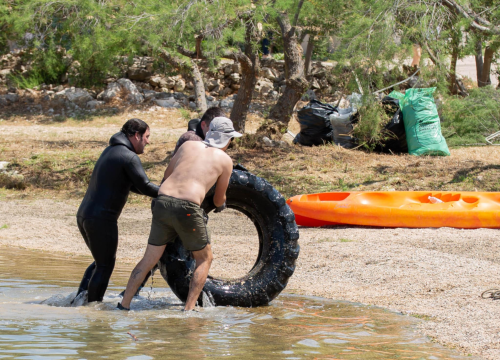 U Žaboriću održana velika eko akcija: Više od 130 volontera očistilo obalu i podmorje