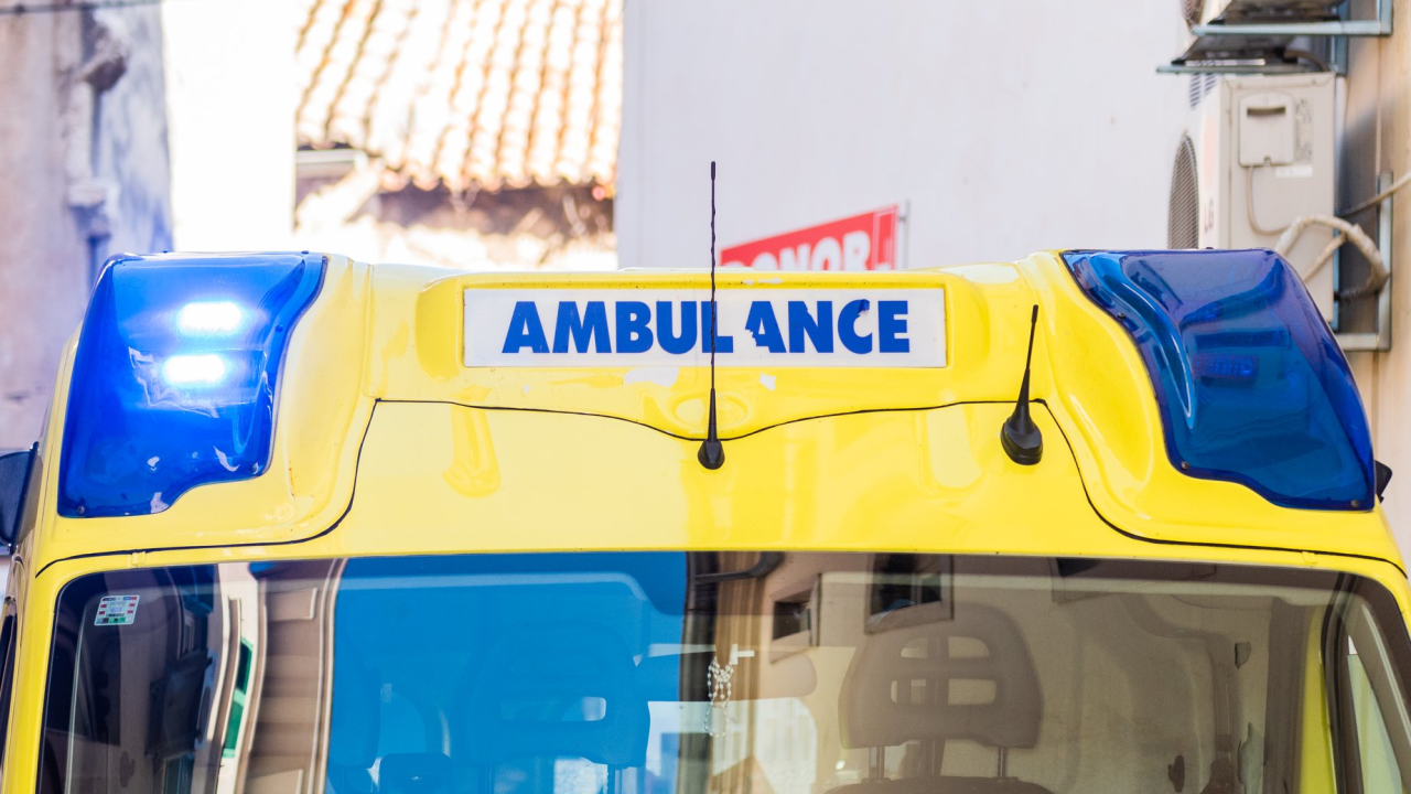 Motociklist (58) teško ozlijeđen u sudaru s autobusom