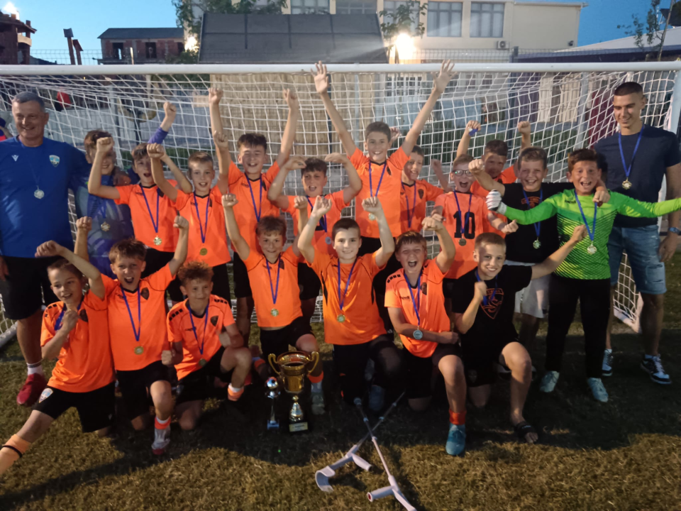 FOTO Ekipa Šibenika U11 prva na tribunjskom, četvrta na drniškom turniru