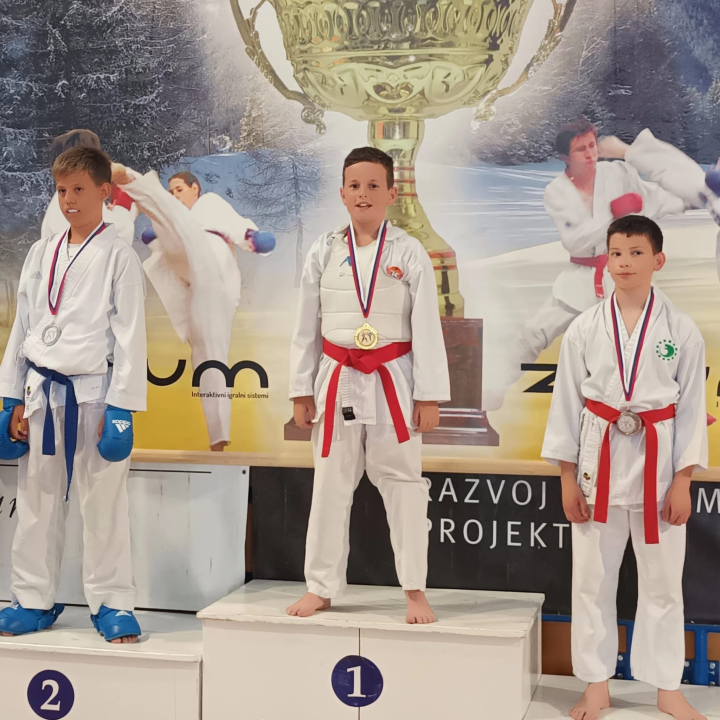 FOTO Karateke Phoenixa iz Šenčura donijele u Murter 14 individualnih i dvije ekipne nagrade