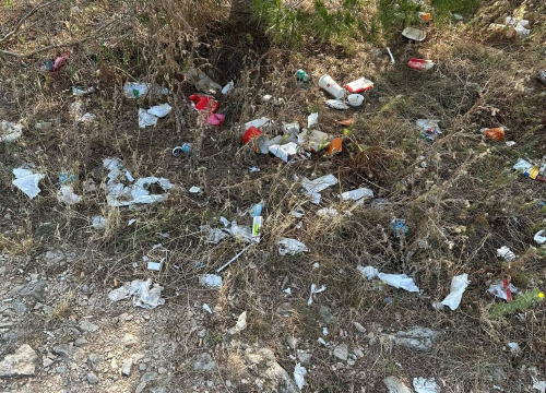 Fotografija 1 - Smeće u uvali Duboka