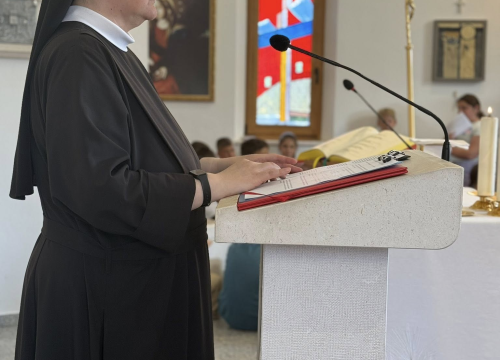 Fotografija 2 - Biskup Rogić predvodio misu za kraj školske godine u Katoličkoj osnovnoj školi u Šibeniku