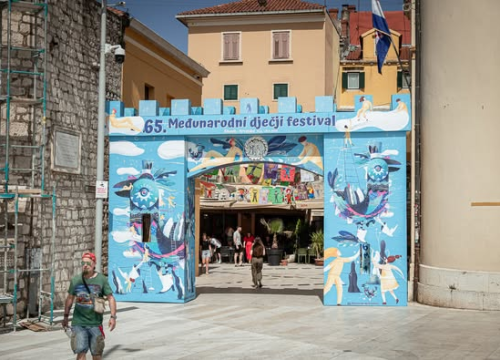 Fotografija 3 - Festivalska vrata sreće stigla kod kazališta: Pripreme za MDF bliže se kraju