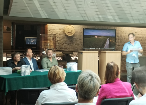 Predstavljena monografija 'Kapi kamena': 'Željeli smo predstaviti običaje naše županije i zastupiti svaku općinu i grad'