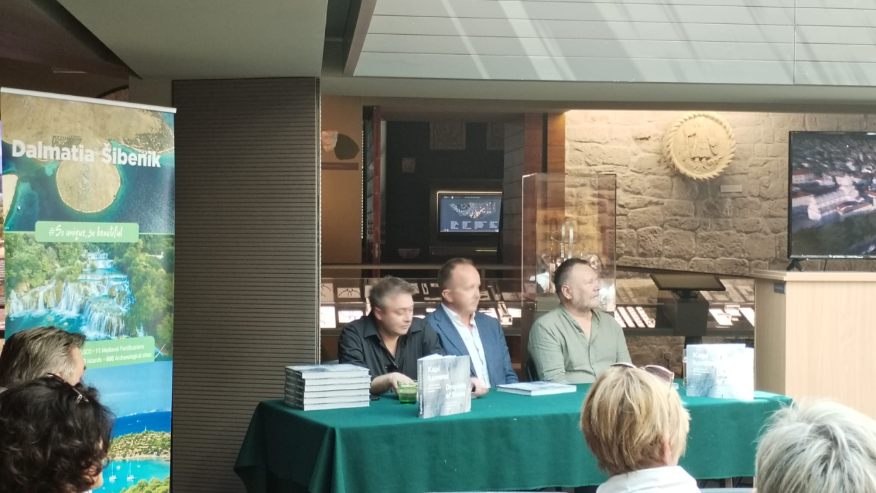 Predstavljena monografija 'Kapi kamena': 'Željeli smo predstaviti običaje naše županije i zastupiti svaku općinu i grad'