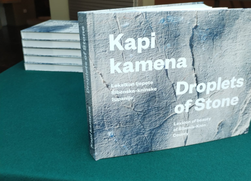 Fotografija 7 - Predstavljena monografija 'Kapi kamena': 'Željeli smo predstaviti običaje naše županije i zastupiti svaku općinu i grad'