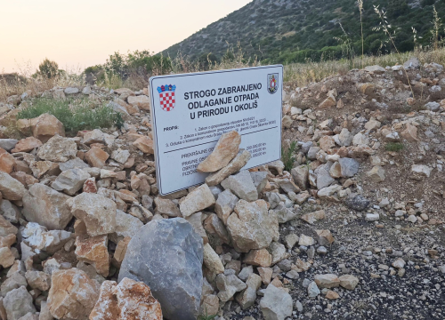 Fotografija 8 - FOTO Dok čekamo hotele, stanove i dvoranu, na Batiželama niknulo divlje odlagalište otpada