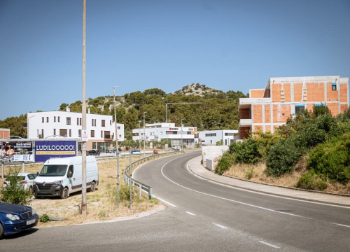 Fotografija 5 - Nekretnine u Njivicama sve traženije, grad planira čvorove za lakši ulaz u Šibenik