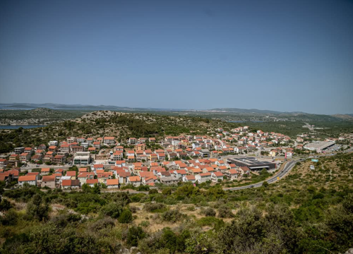 Fotografija 1 - Nekretnine u Njivicama sve traženije, grad planira čvorove za lakši ulaz u Šibenik