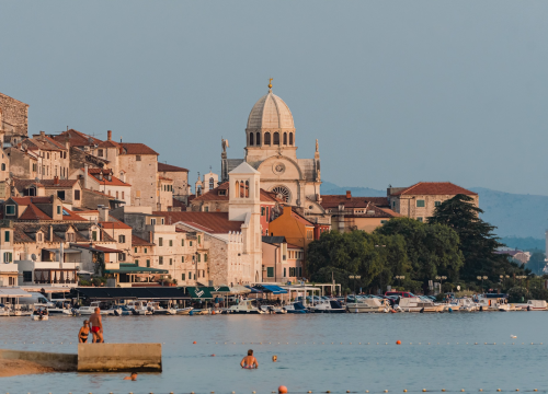 Danas većinom sunčano i vruće uz slab vjetar