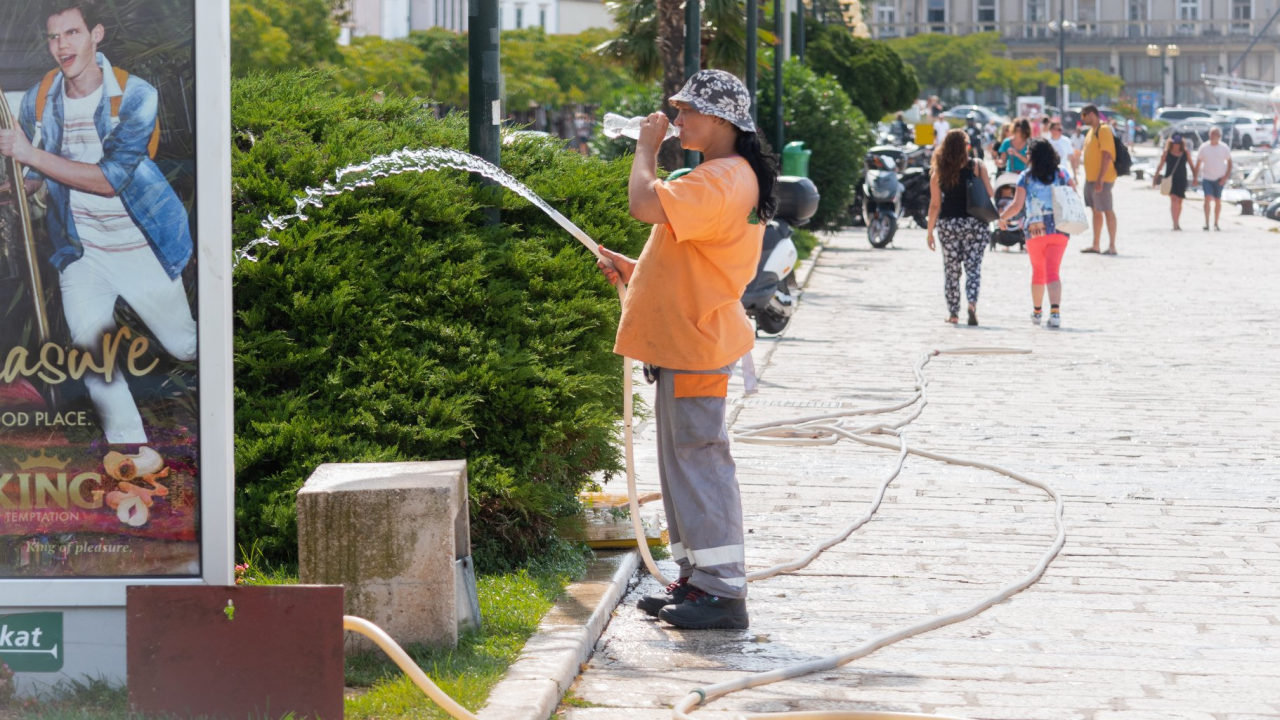 S porastom temperature, organizam treba više tekućine. Evo koliko vode trebate piti