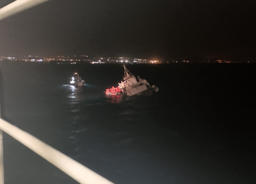 Fotografija 2 - Svi putnici s tonućeg katamarana kod Zadra su spašeni