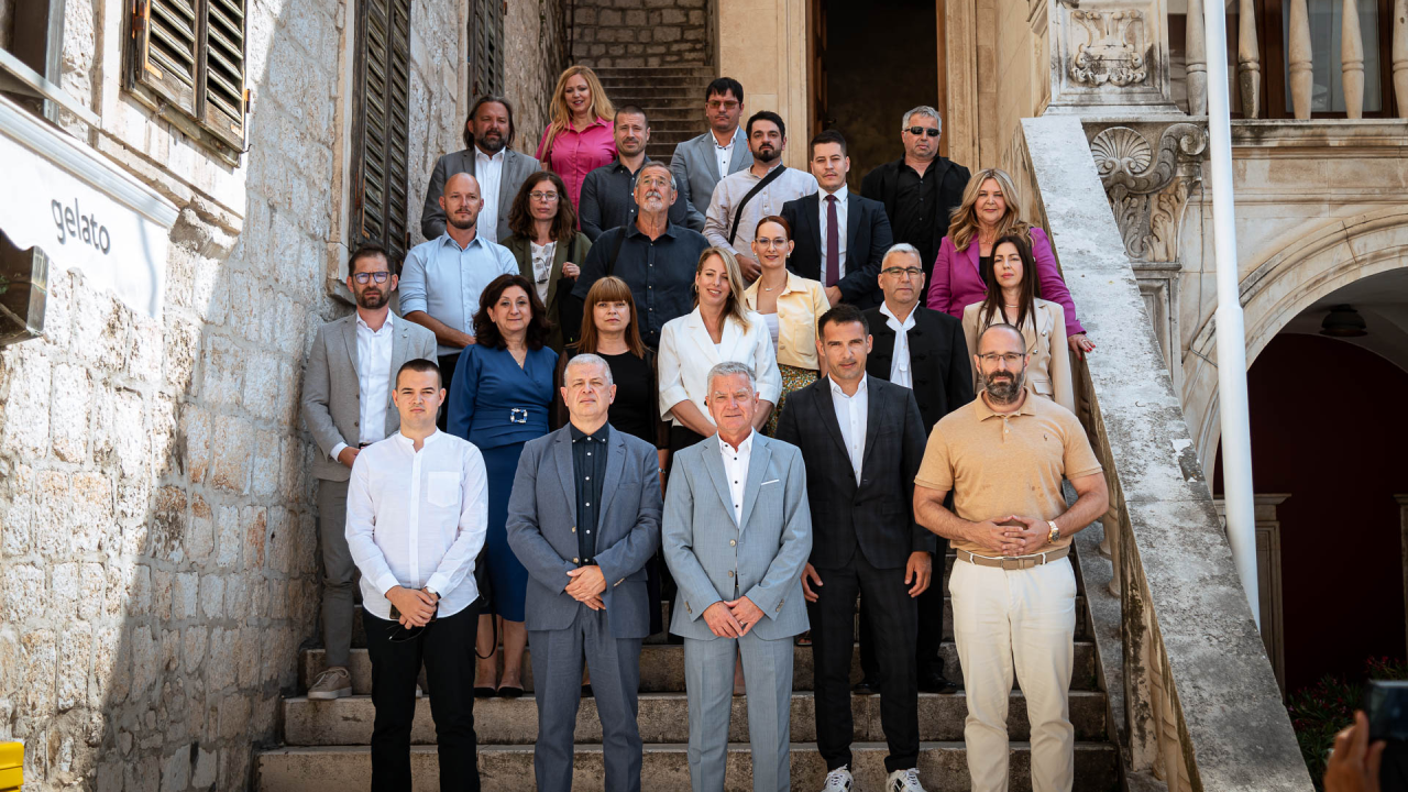 Za razliku od one Županijske skupštine, konstituirajuća sjednica šibenskog GV-a bila je 'kamilica'