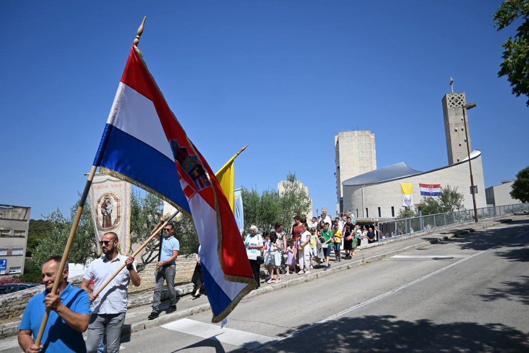 U župi sv. Ante Padovanskog proslavljeno Tijelovo, uslijedila je procesija Šubićevcem