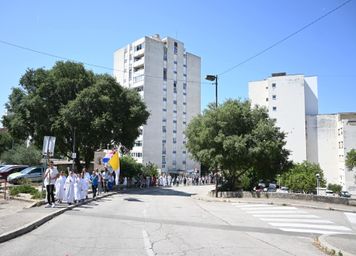 Fotografija 5 - U župi sv. Ante Padovanskog proslavljeno Tijelovo, uslijedila je procesija Šubićevcem