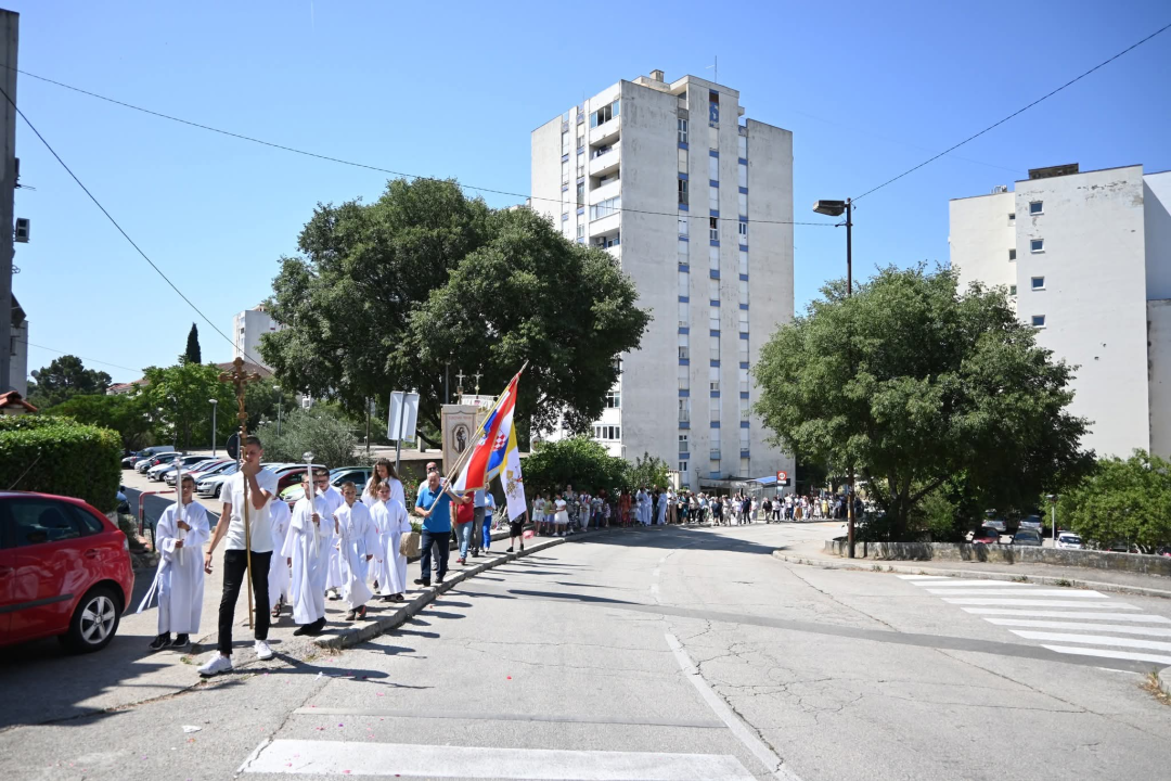 U župi sv. Ante Padovanskog proslavljeno Tijelovo, uslijedila je procesija Šubićevcem