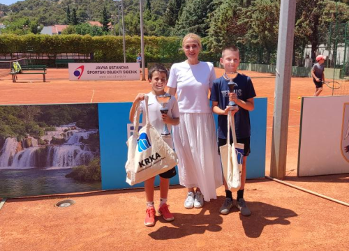 Fotografija 19 - U sklopu MDF-a održan teniski turnir za najmlađe na Šubićevcu
