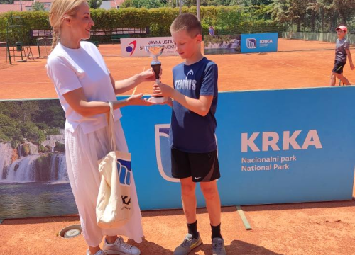 Fotografija 7 - U sklopu MDF-a održan teniski turnir za najmlađe na Šubićevcu
