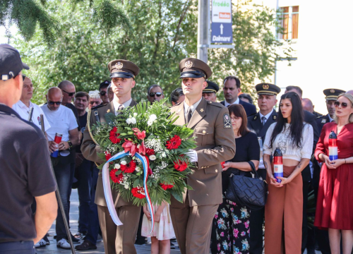 Fotografija 15 - Položeni vijenci na Baldekinu povodom 34. obljetnice osnutka slavne 113. brigade HV