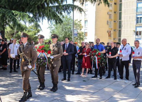 Fotografija 9 - Položeni vijenci na Baldekinu povodom 34. obljetnice osnutka slavne 113. brigade HV