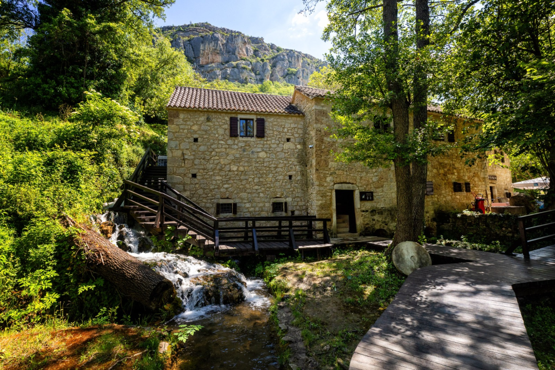 FOTO Ogrlice sred kanjona rijeke Krke