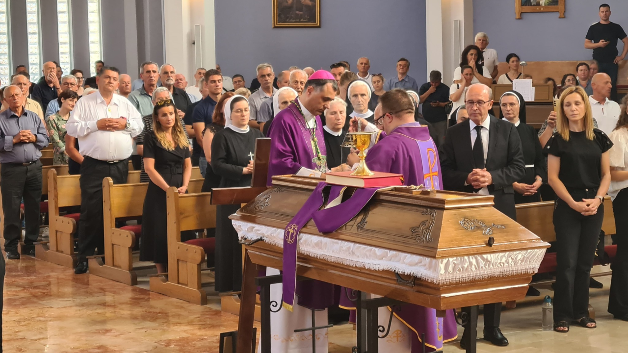 U Kistanjama pokopan mons. Ivan Čolak, misu predvodio biskup Glasnović