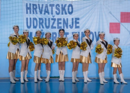 Fotografija 1 - Primoštenske mažoretkinje