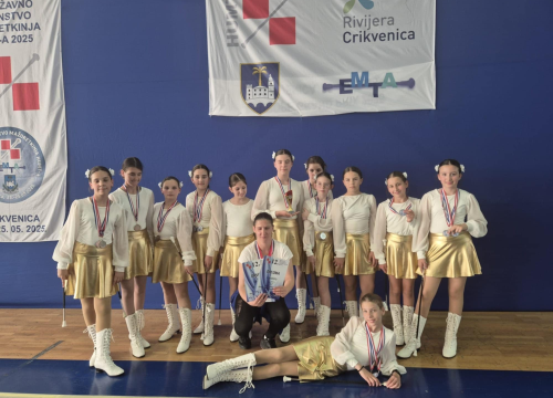 Fotografija 4 - Primoštenske mažoretkinje