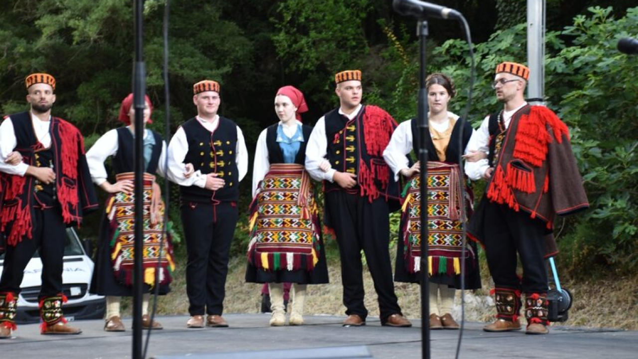 ‘Zvona Zagore’ iz Mirlovića na smotri kod Ljubuškog pokazali svoju tradicijsku baštinu