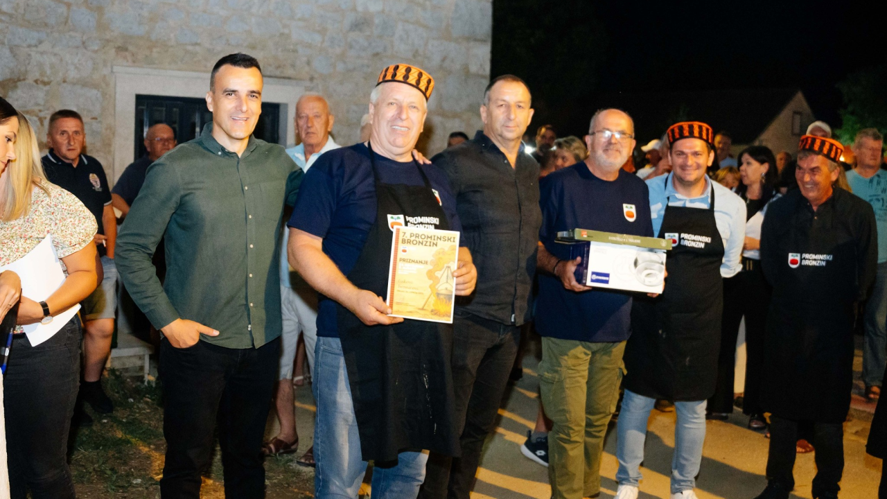 Održan Prominski bronzin: Spoj običaja, gastronomije i zajedništva ispunio Oklaj izvrsnom atmosferom