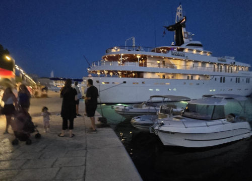 Fotografija 2 - Jahta vrijedna 80 milijuna dolara vlasnika Alibabe mami poglede u šibenskoj luci