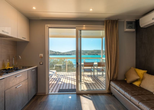 Fotografija 6 - Prodaju se luksuznu mobilne kućice iz kampa u Tisnom kraj plaže