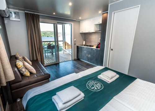 Fotografija 8 - Prodaju se luksuznu mobilne kućice iz kampa u Tisnom kraj plaže