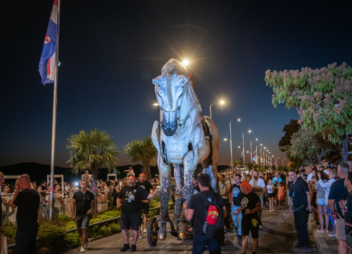 Fotografija 16 - FOTO Nebo, zemlja i more spojili se na zatvaranju MDF-a, predstava neke oduševila, drugi tvrde da je primjerenija za Burning Man