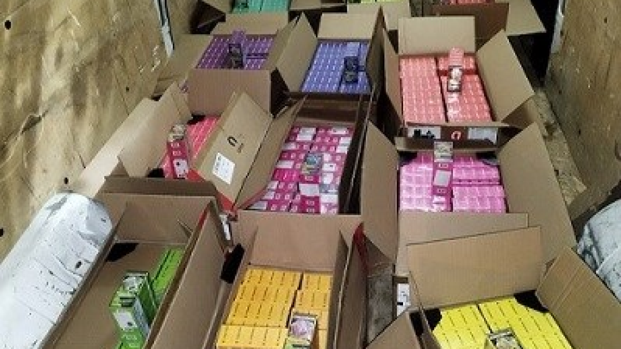 Carinici kod Kistanja zaplijenili 2.600 e-cigareta i hrpu igračaka