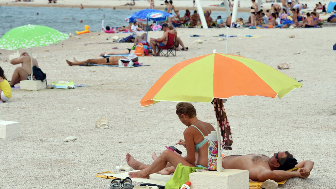 Nakon što je kalala bura more se na županijskim plažama vratilo standardnim ljetnim temperaturama