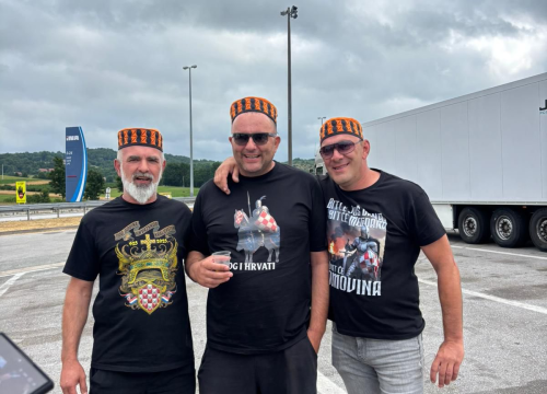 Fotografija 3 - Čavoglave, Drniš, Otavice: Zagreb okupiralo mnoštvo Thompsonovih fanova s hrvatskim zastavama