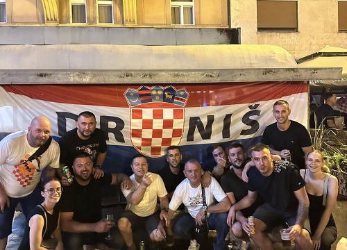 Fotografija 10 - Čavoglave, Drniš, Otavice: Zagreb okupiralo mnoštvo Thompsonovih fanova s hrvatskim zastavama