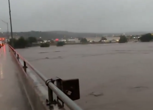 Najmanje 50 ljudi poginulo u poplavama u Teksasu, među njima i mnogo djece