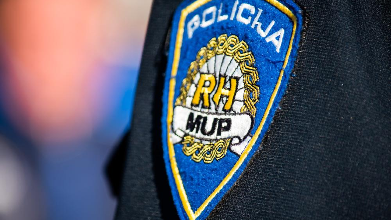 Pretragom kuće u Siveriću pronađena droga i oružje. 40-godišnjak i 66-godišnjak kazneno prijavljeni