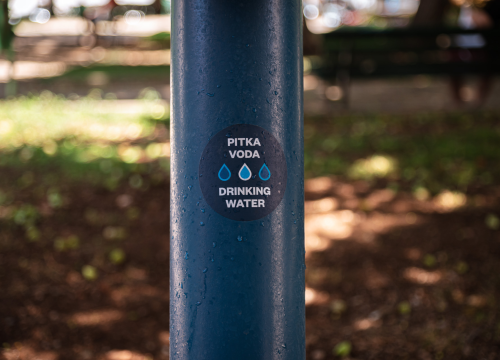 Fotografija 2 - FOTO Postavljeno svih deset javnih špina na području grada Šibenika: 'Ojačane su i ne mogu se više tako lako razbiti'