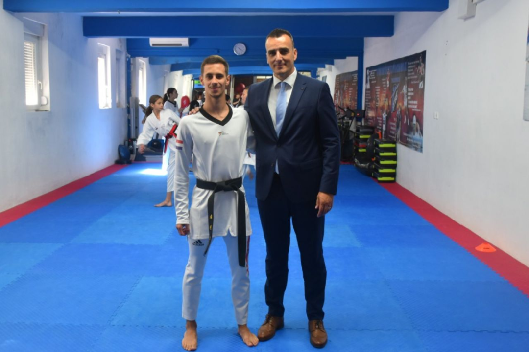 FOTO Župan Rakić u Kninu se sastao s umirovljenicima, sportašima, poduzetnicima, prosvjetarima i zdravstvenim djelatnicima